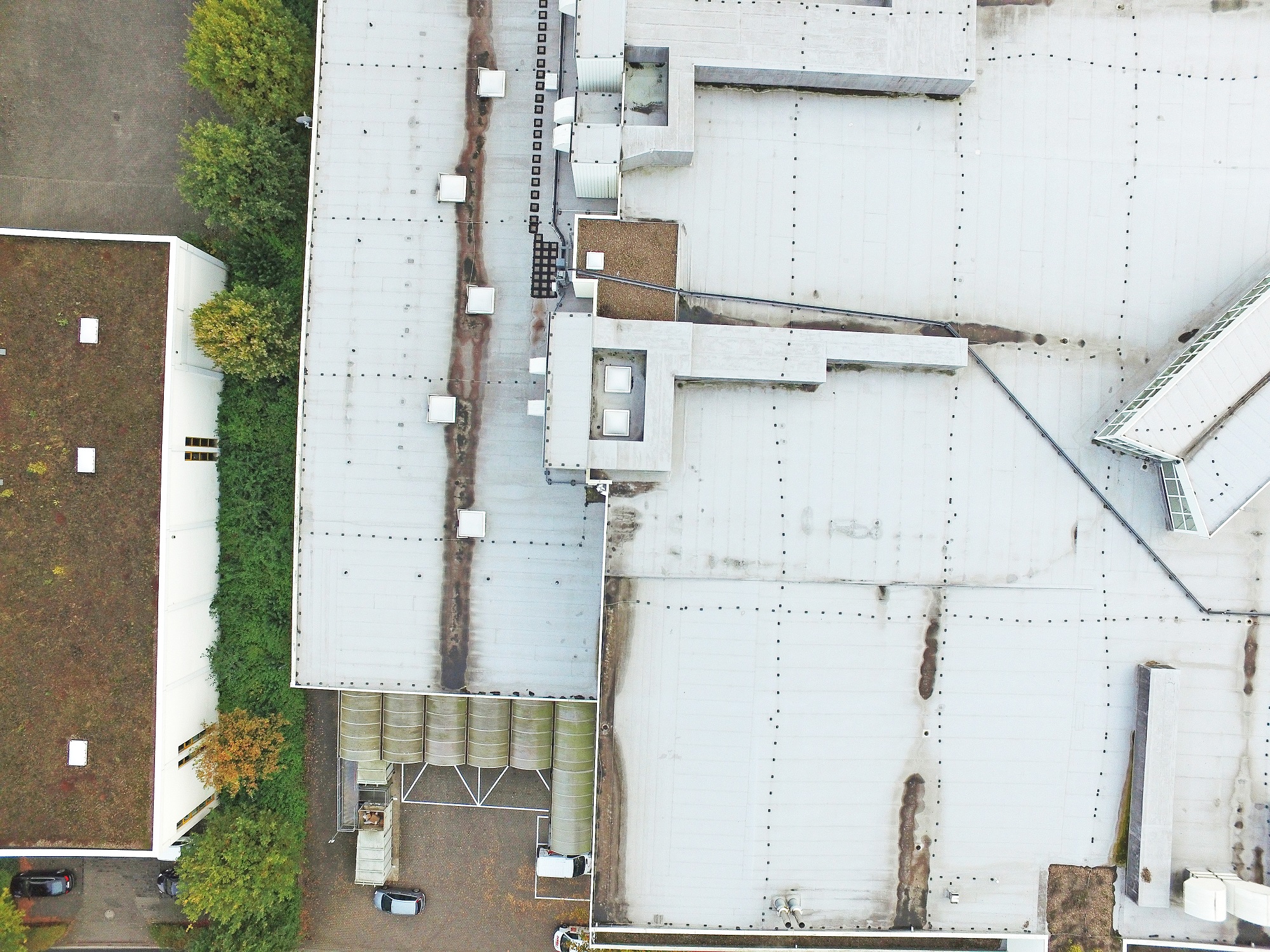 DCIM100MEDIADJI_0097.JPG alt="Gebäudeinspektion Drohne – präzise Fassaden- und Dachkontrolle"